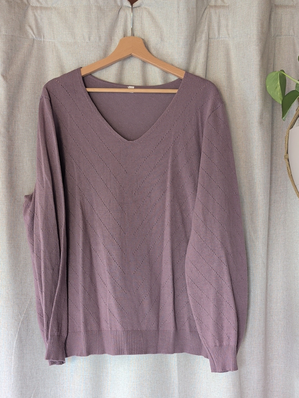 Women's V-Neck Knit Sweater in Lavender - Classic Lightweight Pullover